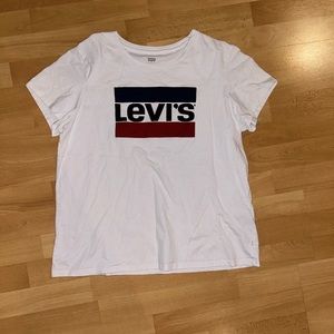 Levi’s tshirt